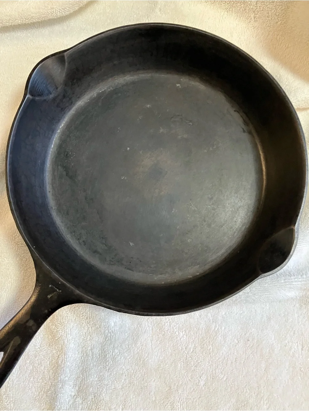 Antique Griswold #7 cast iron skillet frying pan